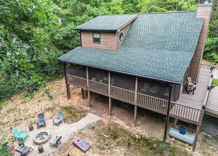 The Cabin Kingdom With Hottub